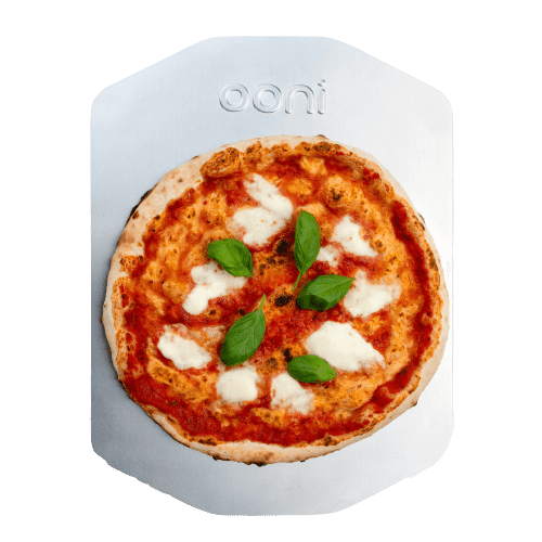 Pala clásica Ooni con una piezza encima